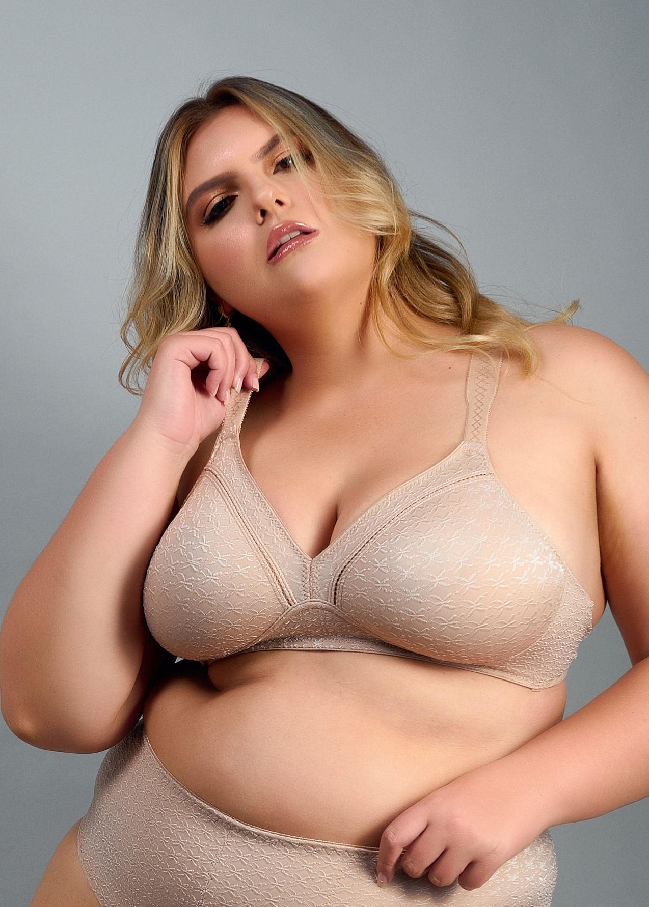 Sutiã Tradicional Sem Bojo E Sem Aro Com Alças Reforçadas  Em Microfibra trabalhada Fio Lycra Nordic BEIGE FONCÉ