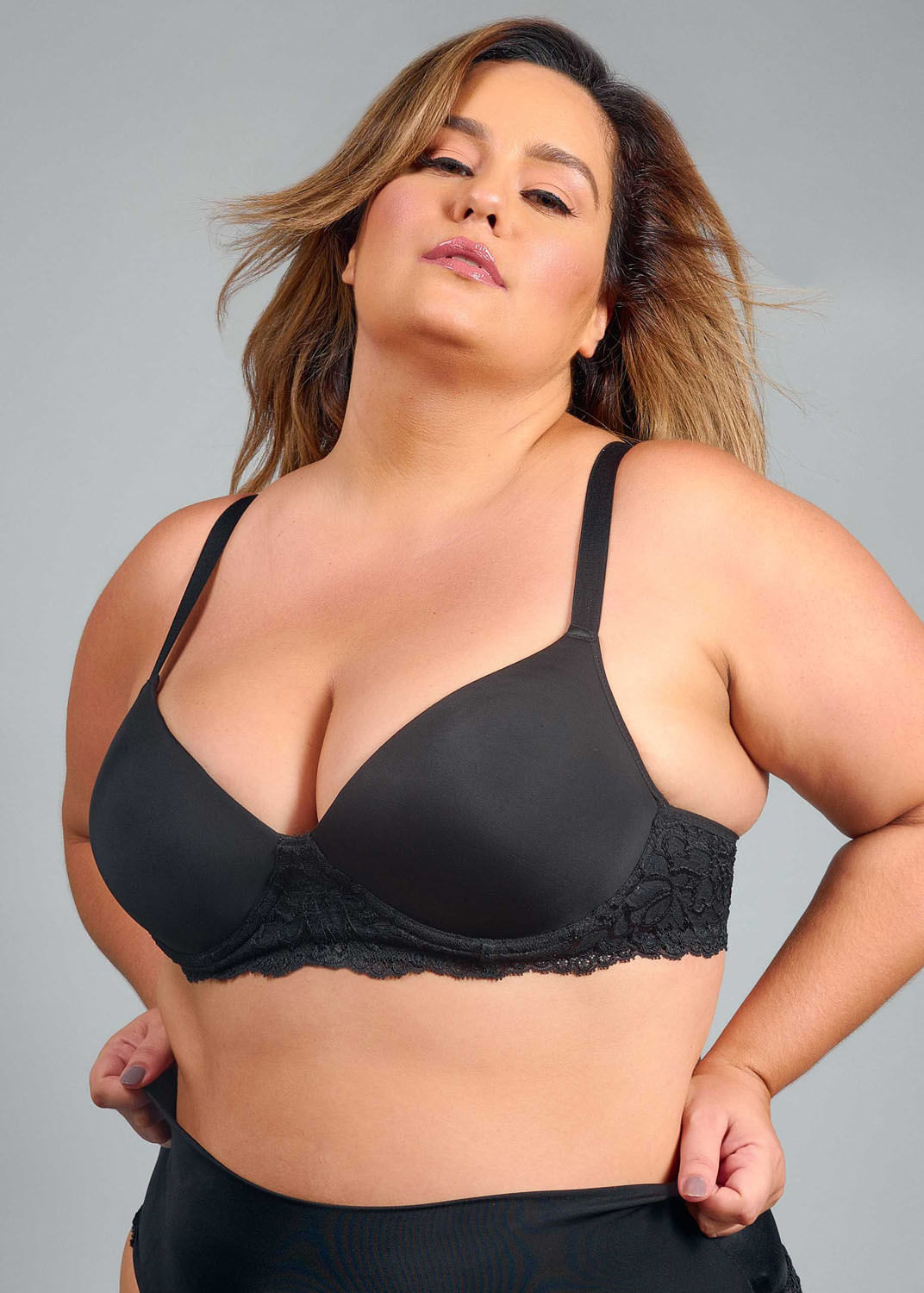 Sutiã 1/2 Taça  Com Bojo e Aro Em Microfibra E Renda Pin Up Plus PRETO