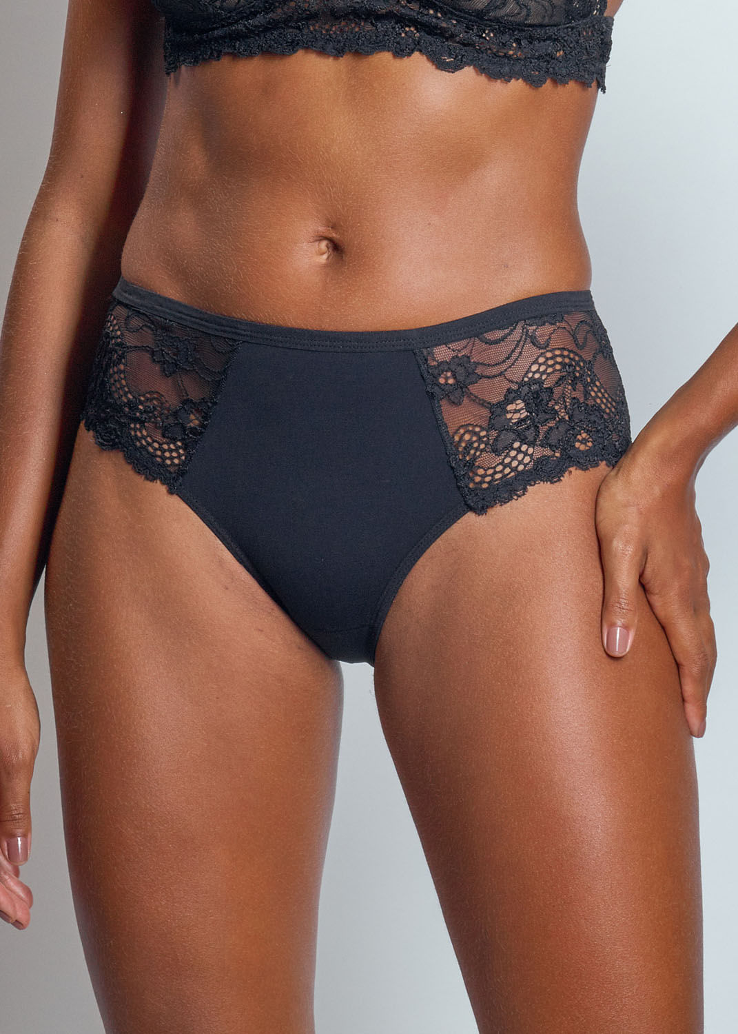 Calcinha Biquíni Em microfibra Com Lateral Larga Em Renda Jasmine PRETO