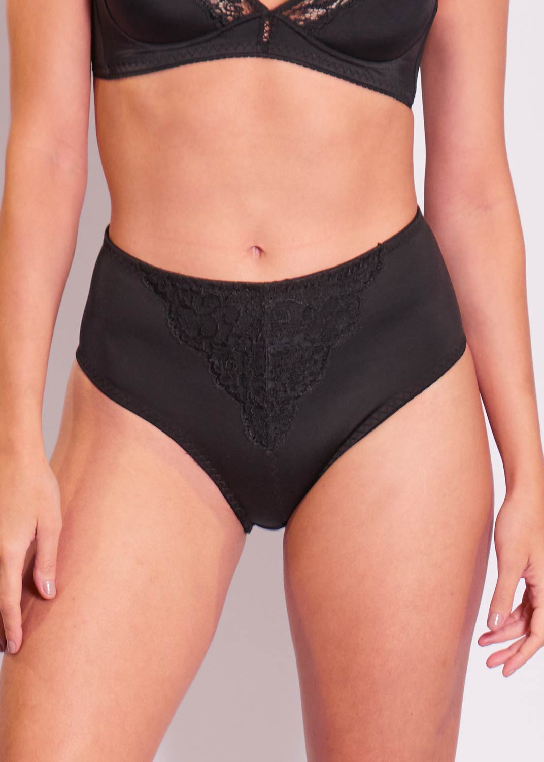 Calcinha Cintura Alta Modeladora Em Microfibra De Alta Compressao E Renda Control Top PRETO