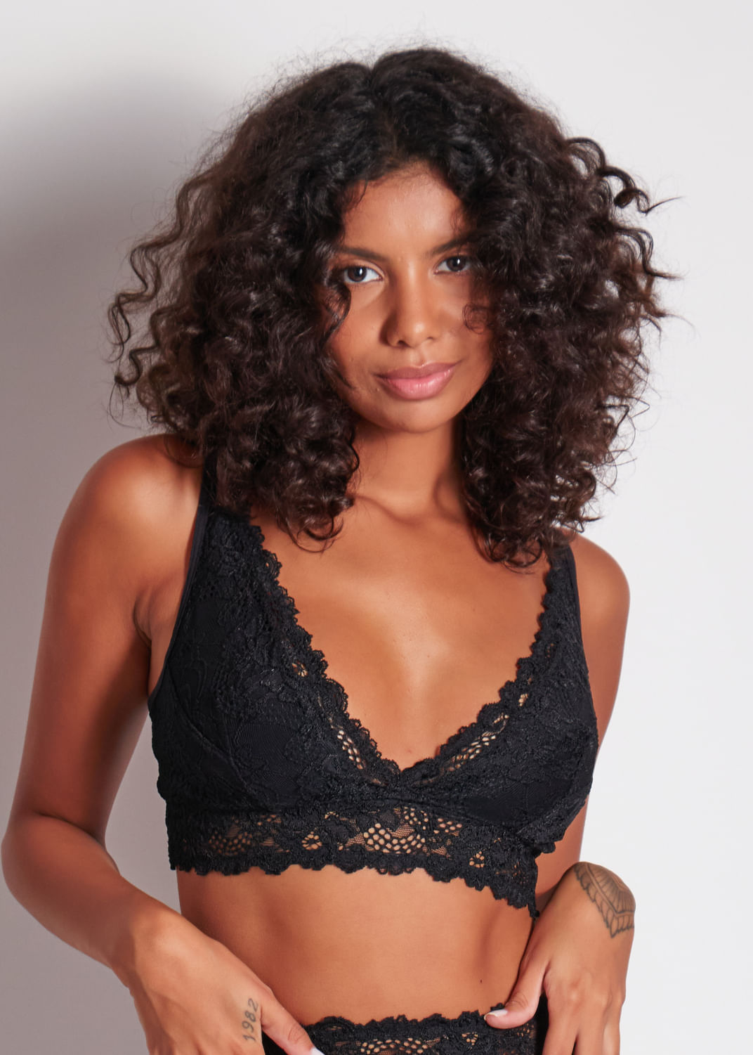 Sutiã Triângulo Sem Bojo Em Renda Jasmine
 PRETO