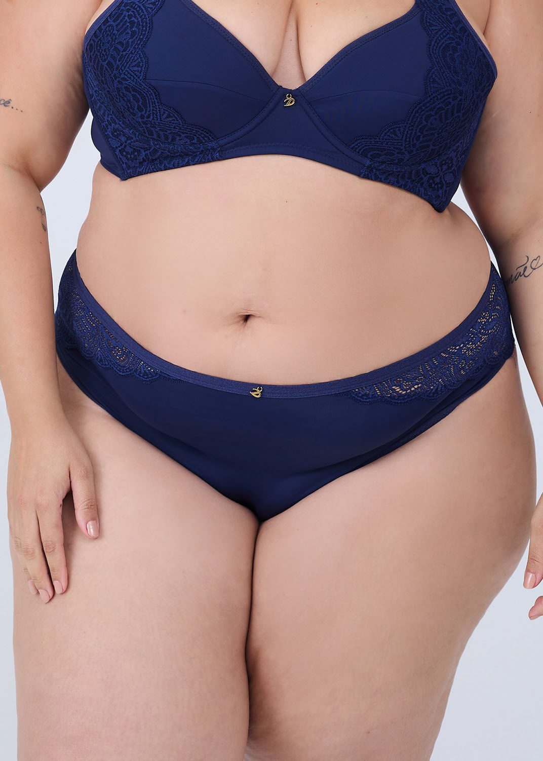 Calcinha Biquíni em Microfibra com Laterais e Costas em Renda Plus Size Safira MARINHO