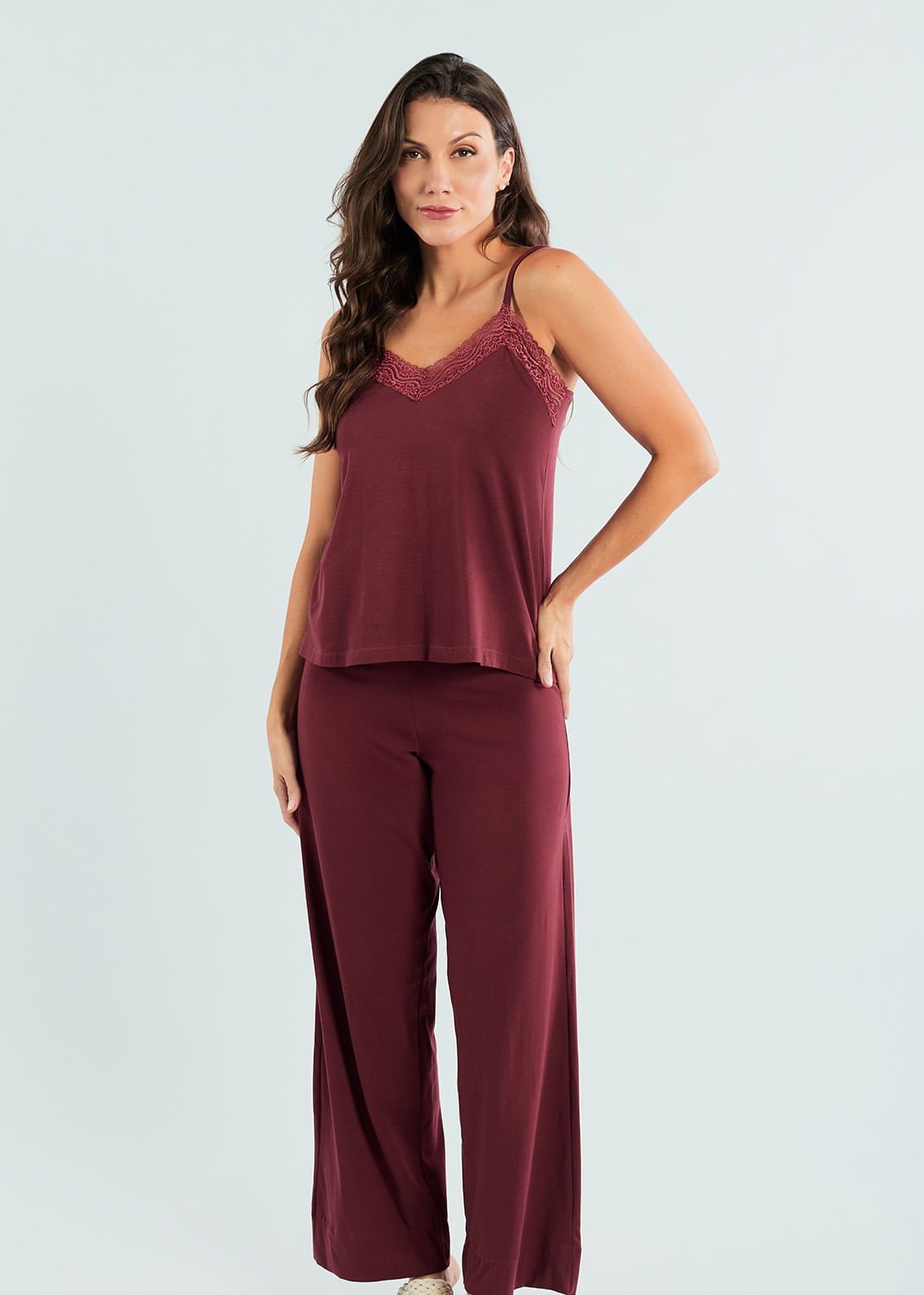 Pijama Blusa de Alça com Calça Comprida em Algodão Egípcio e Renda Sophia GRENAT